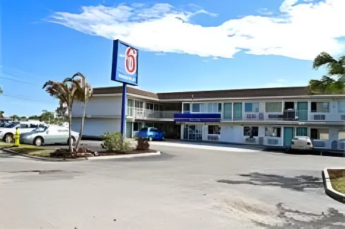 Motel 6 Venice, FL Rooms Photos