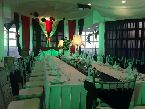 Queen Margarette Hotel - Downtown Dining Photos