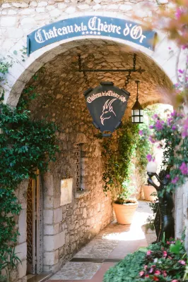 Hôtel Château de La Chèvre d’Or Extérieur Photos