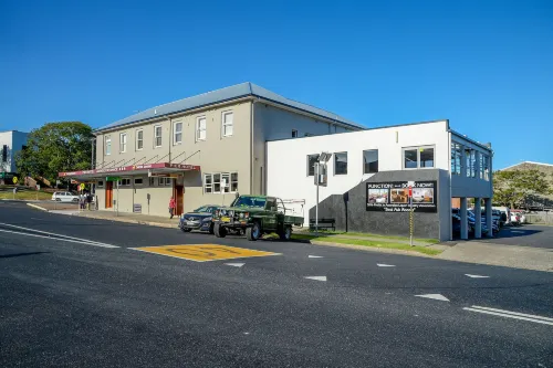 Pier Hotel Coffs Harbour Featured Photos