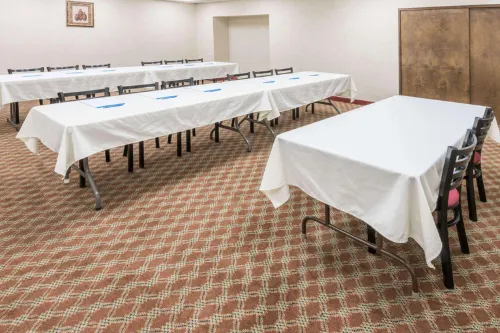 Super 8 by Wyndham Henrietta/Rochester Area Business Facilities Photos