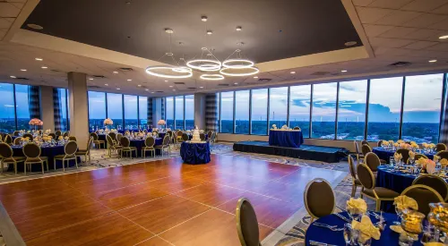 DoubleTree by Hilton Chicago - North Shore Conference Center تناول الطعام Photos