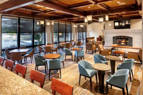 DoubleTree by Hilton Ontario Airport Restauration Photos