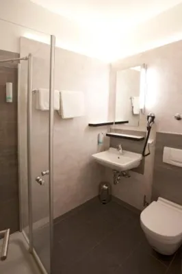 Hotel Cristall - Frankfurt City Zimmer Photos