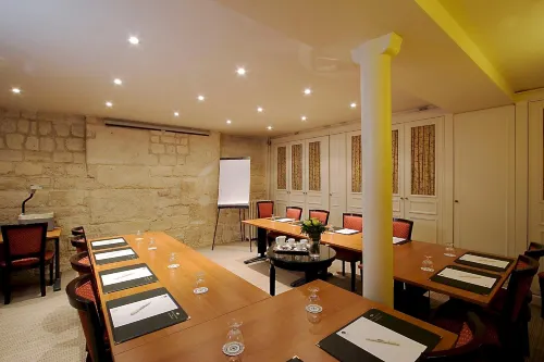 Hotel Ducs de Bourgogne Business Photos