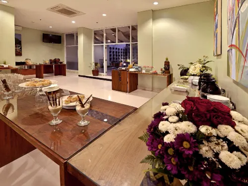 Whiz Hotel Malioboro Yogyakarta Restauranger Photos