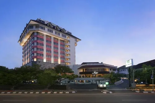 Hotel Santika Premiere Semarang Zimmer Photos