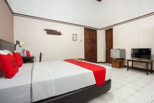 RedDoorz near Balai Kota Malang Photos