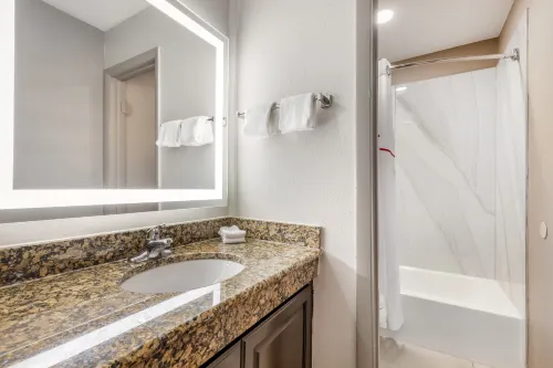 Red Roof Inn & Suites Newport News Phòng Photos