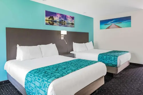 Howard Johnson by Wyndham Gananoque Photos