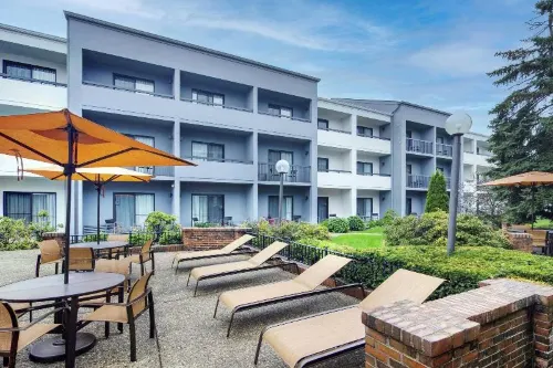 Courtyard Chicago Glenview/Northbrook Near Hotel Photos