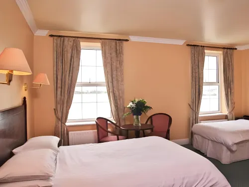 Commodore Hotel Photos