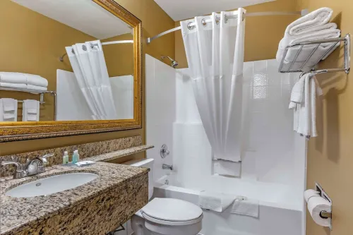 Quality Inn & Suites Westminster Seal Beach Kamar Photos