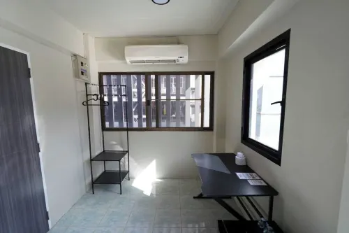 RQ Bangkok Huai Khwang by Collection O Photos
