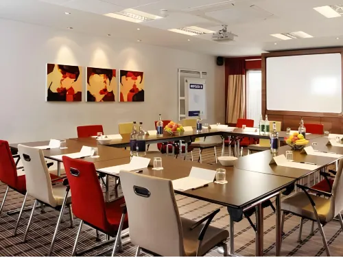 Holiday Inn Express Taunton East Business Facilities Photos