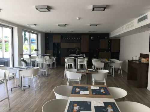 Brit Hotel Martigues Nord Restauration Photos