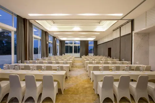 Kampi Hotel Tunjungan - Surabaya Business Photos