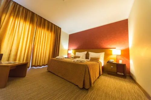 Hotel Lusitania Congress & Spa Kamar Photos