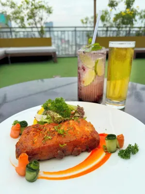 Sam Royal Apartment Makanan Photos