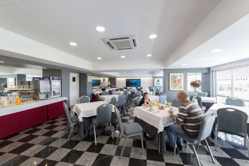 Hotel Avenida Dining Photos