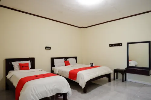 RedDoorz @ Hotel Citra Indah Kamar Photos