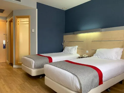 Holiday Inn Express Vitoria Rooms Photos