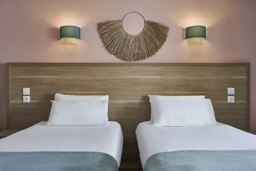 Hôtel Kabanel by Happyculture Rum Photos