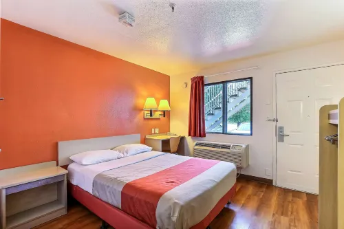 Motel 6 Pinole, CA Photos
