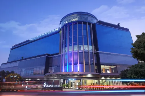 Grand Edge Hotel Semarang Eksterior Photos