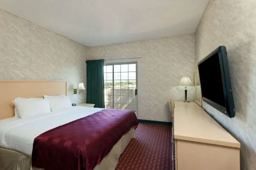Ramada by Wyndham South El Monte Rooms Photos