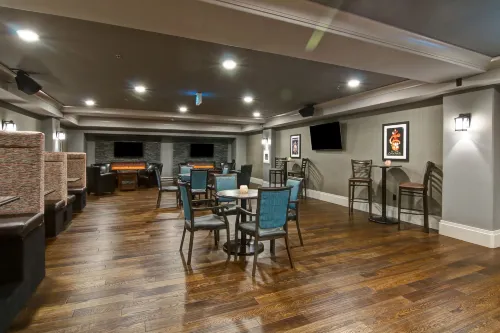 Chateau Nova Yellowknife Restauration Photos