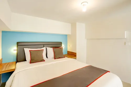 Super OYO Collection O 30 Amega Crown Sub Kamar Photos