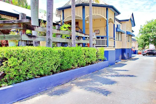 Brisbane Manor Exterior Photos