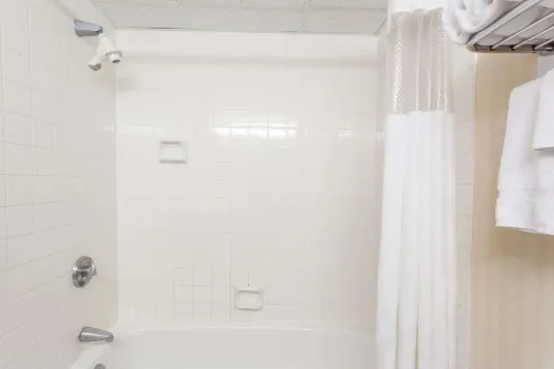 Ramada by Wyndham Fredericton Номера Photos