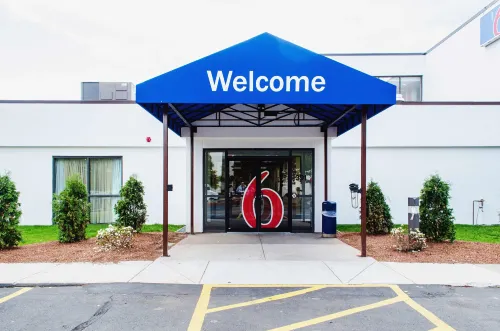 Motel 6 Brockton, MA Exterior Photos