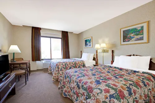 Days Inn by Wyndham Parsippany Rooms Photos