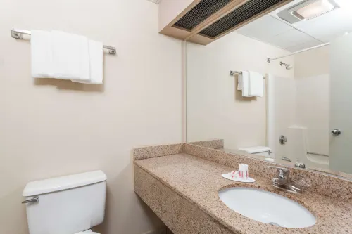 Days Inn by Wyndham Windsor Locks / Bradley Intl Airport Rooms Photos