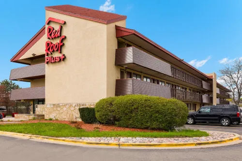 Super 8 by Wyndham Deerfield - Northbrook Rooms Photos