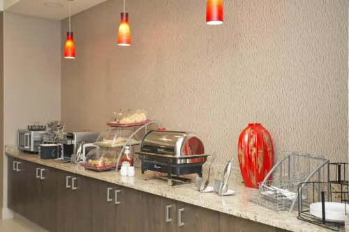 Wingate by Wyndham Calgary Airport Питание Photos