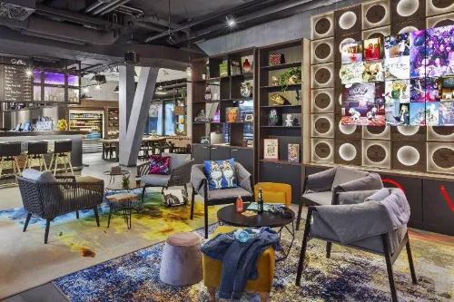 Moxy Lausanne City À proximité de l'hôtel Photos