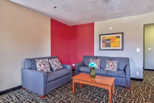 Ramada by Wyndham Oklahoma City Airport North Zimmer Photos