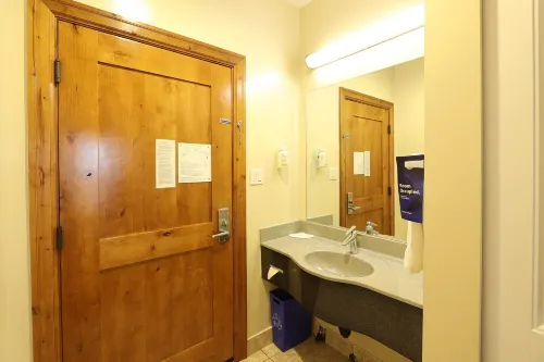 Days Inn by Wyndham Surrey Camere Photos