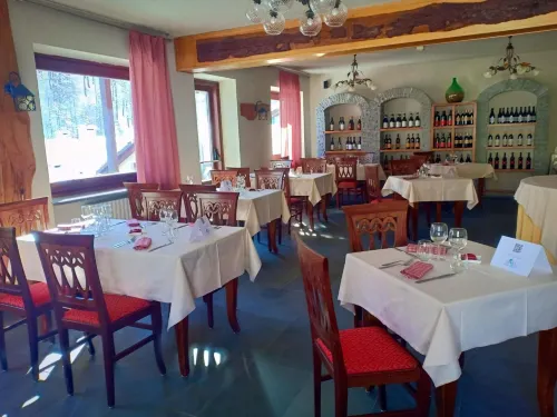 Hotel Sciatori Restauration Photos