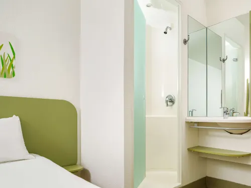 Ibis Budget Cardiff Centre Rooms Photos