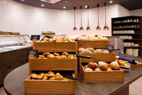 Hampton by Hilton Regensburg Restauration Photos