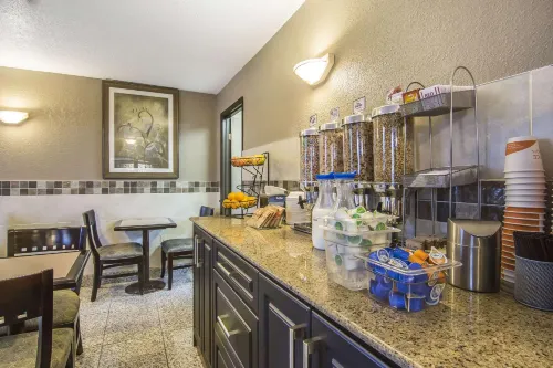Quality Inn & Suites Yorkton Makanan Photos