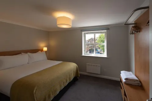 Premier Suites Reading Rooms Photos