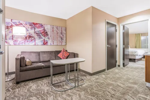 SpringHill Suites Denton Huoneet Photos