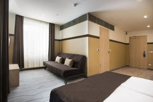 Promenade City Hotel Rooms Photos