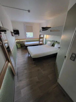 Ibis Budget Marseille Valentine Rum Photos